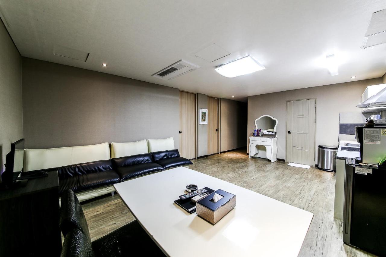 Gyeongju Arrietty Motel Εξωτερικό φωτογραφία