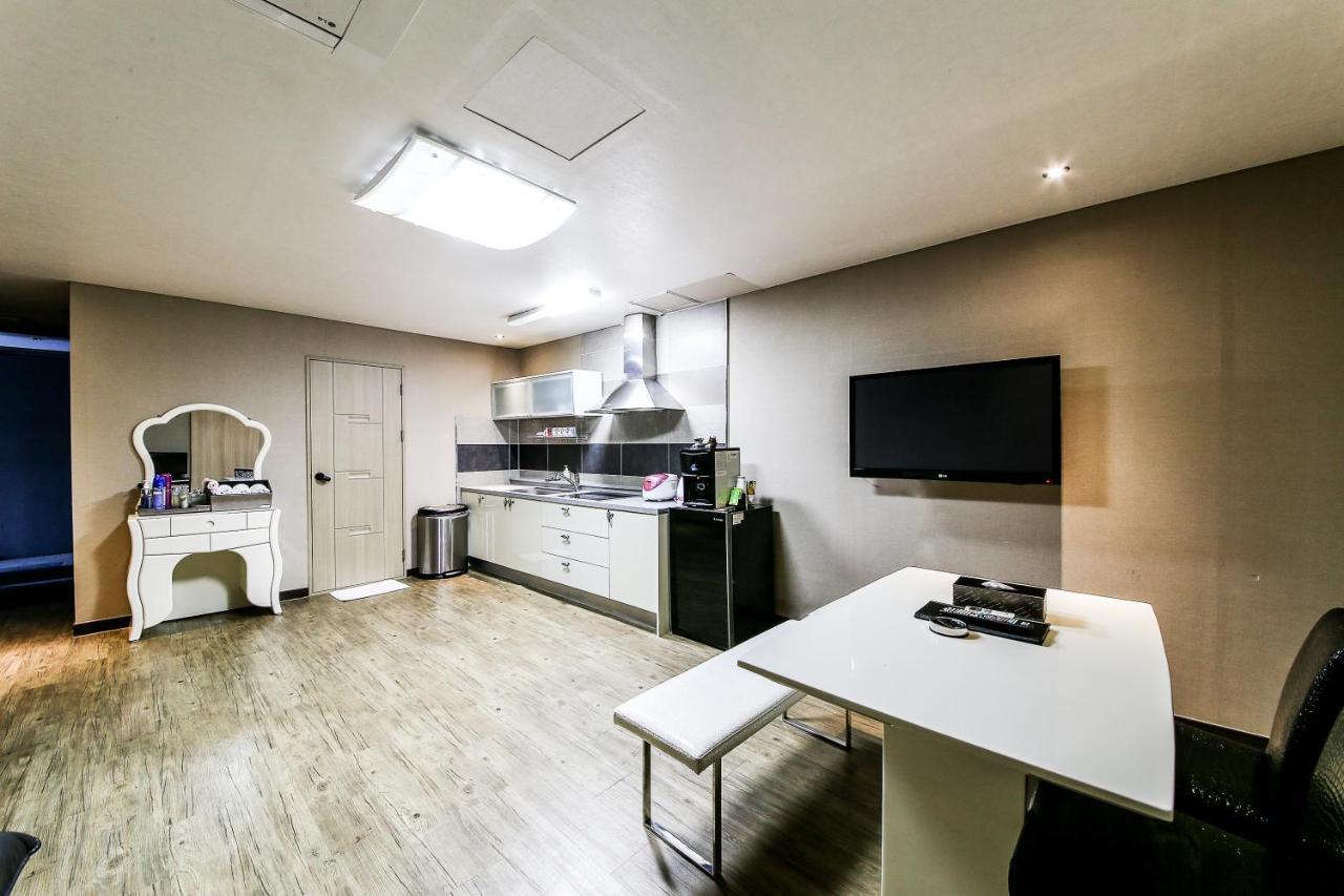 Gyeongju Arrietty Motel Εξωτερικό φωτογραφία