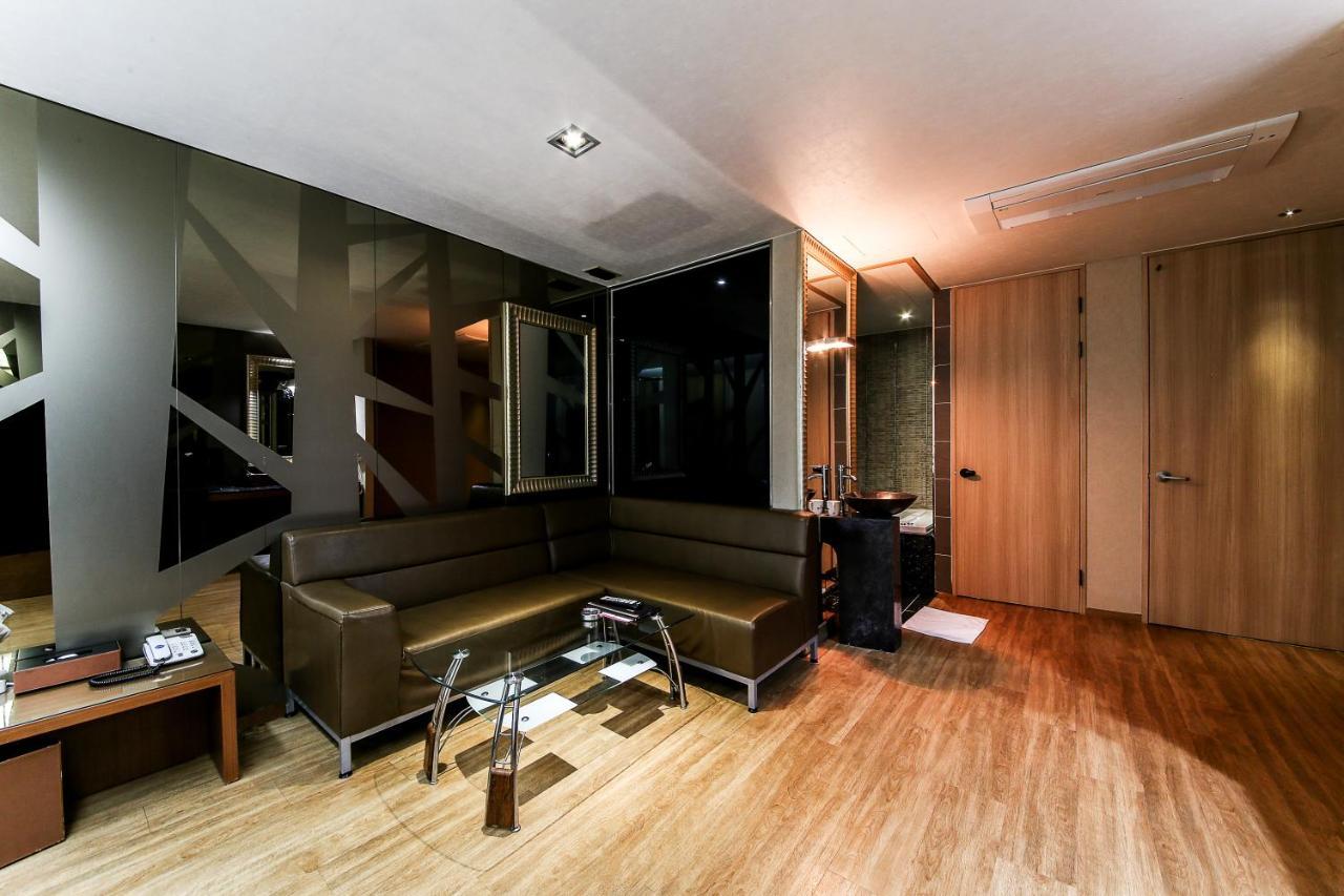 Gyeongju Arrietty Motel Εξωτερικό φωτογραφία